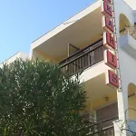 卡里斯酒店 2*