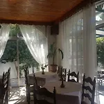 Karis Hotel
