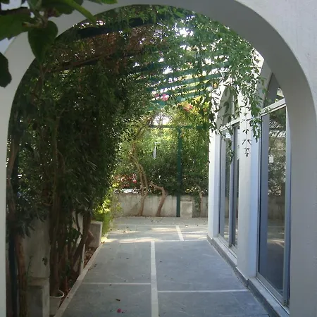 Karis Hotel