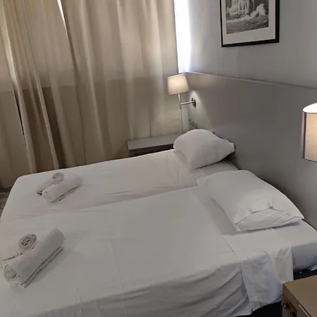 Karis Hotel 2*