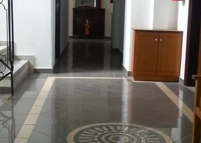 Karis فندق بلدة كوس